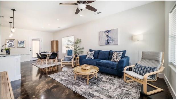 Photo - 910 W Johnson St