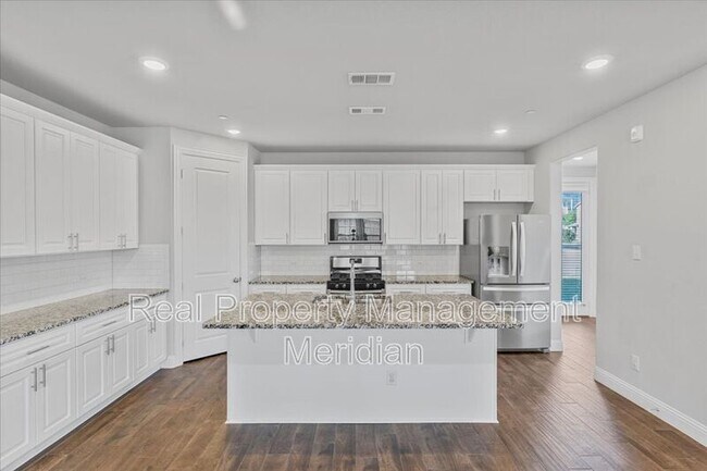 Photo - 815 Ponds Edge Ln