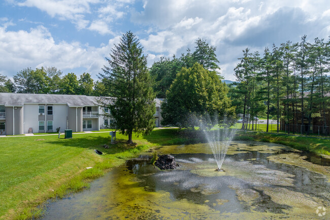 Photo - Emerald Pond Estates Apartments