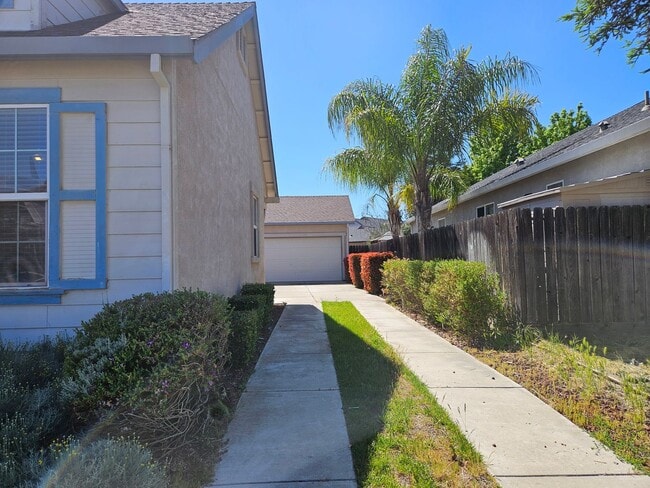 Photo - 3 bedroom single story in Manteca!