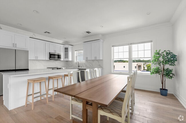 Building Photo - 22 Sagamore Hill Drive Rental