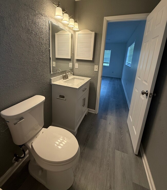 Photo - 5064 Springwood Rd