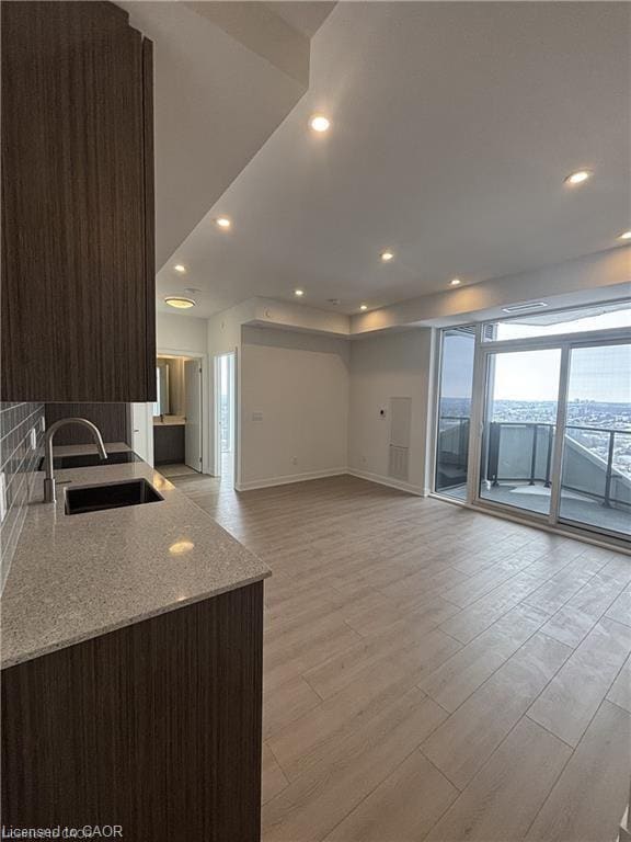 Photo - 25 Wellington St S