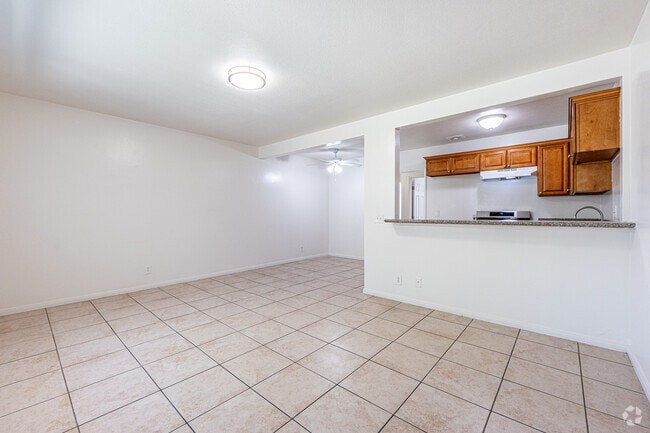 1 habitación, 1 baño - 700 pies cuadrados - Sala de estar - Ramhurst Property