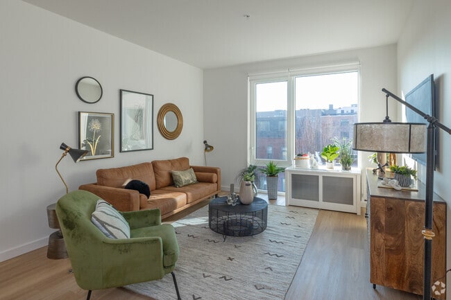 1BR, 1BA - 725SF - Living Room