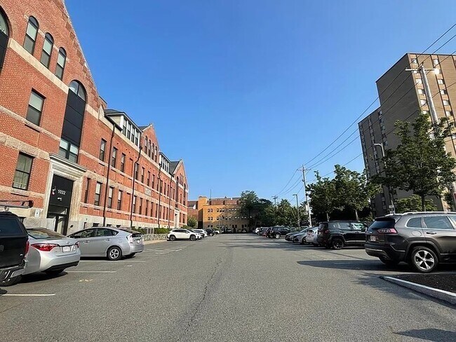 Photo - 1022 Hancock St Unit 111