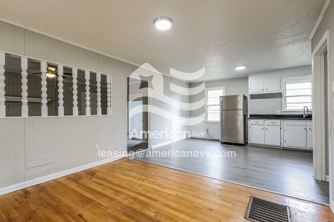 Photo - 643 Woodvale Rd