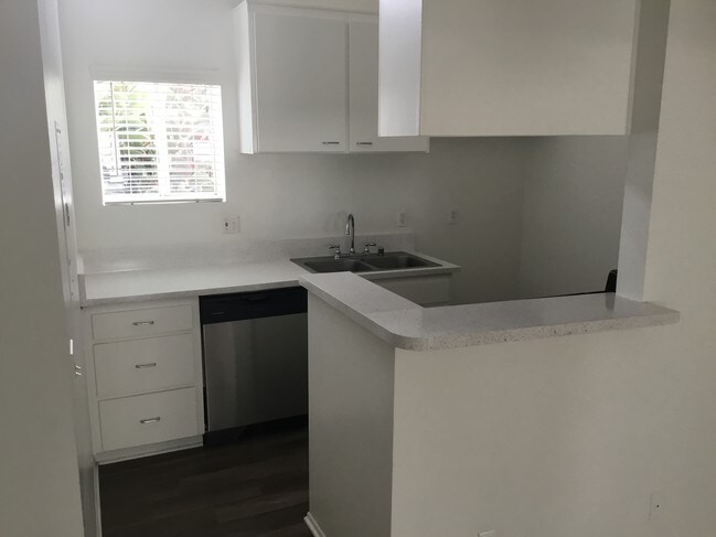 Photo - 1642 Berkeley St