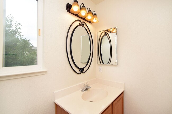 Photo - Caughlin Ranch Beauty Clean and Comfortable and Close to Shopping