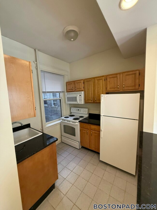 Building Photo - 32 Queensberry St Rental