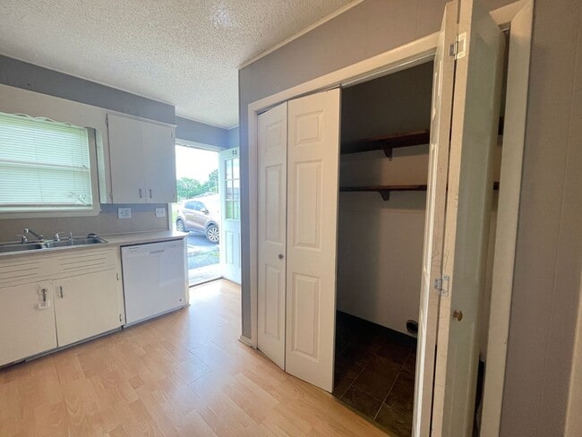 Photo - 5408 S Hutchinson Ct Unit B4