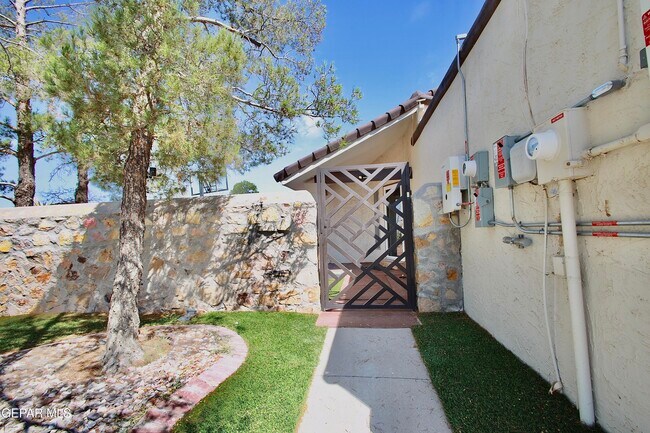 901 Tepic Dr