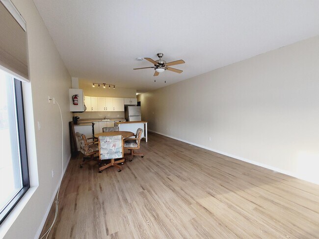 Photo - 4834-4849 49 Ave Unité 2