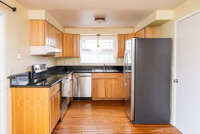 Photo - 7415 SE Center St