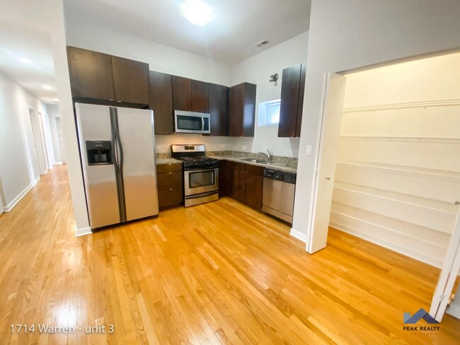 45 N Paulina St Unit 2