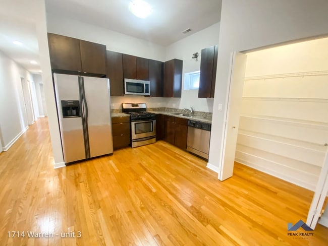 Photo - 45 N Paulina St Unidad 2