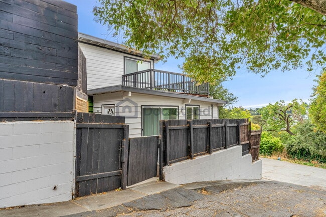 Photo - 551 Hichborn St