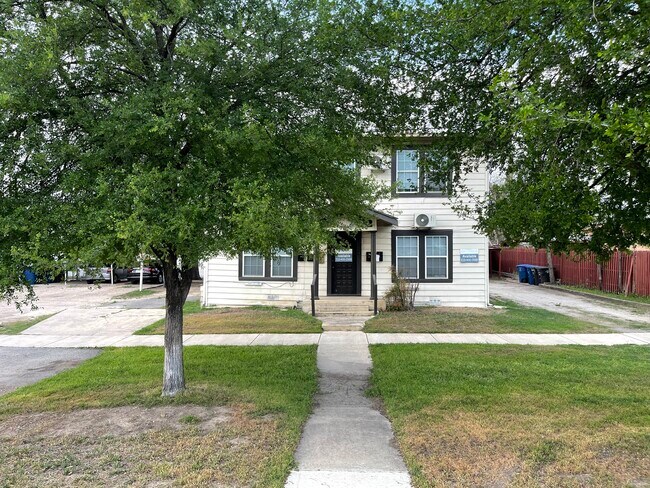 1623 N Interstate 35