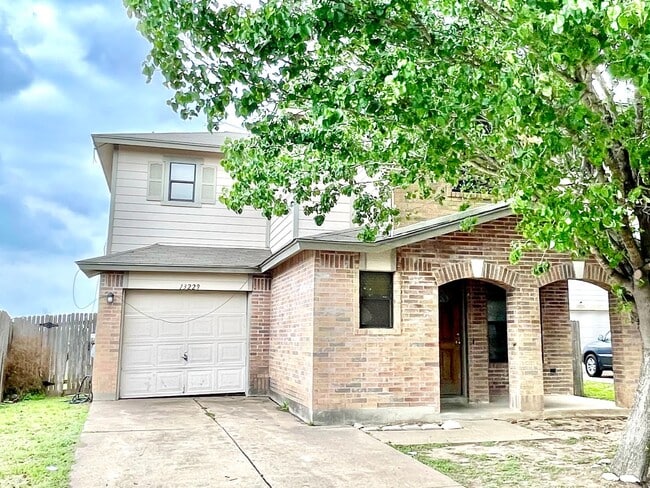 Building Photo - House in SE Austin Near Airport and Tesla!
