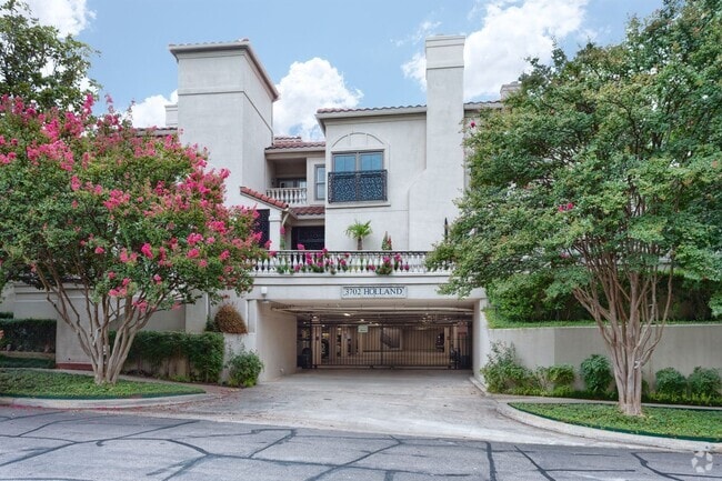 Building Photo - Gorgeous Mediterranean-style condo located...