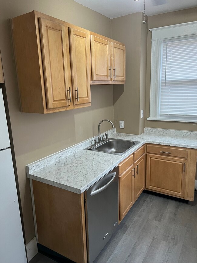 Building Photo - 3740 Edwards Rd Unit 2