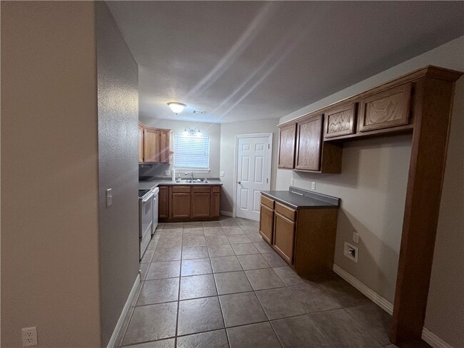 Photo - 2060 Ravenwood Blvd