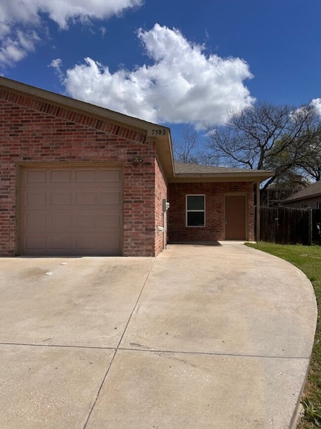 Building Photo - 7503 Novella Dr Unit 1