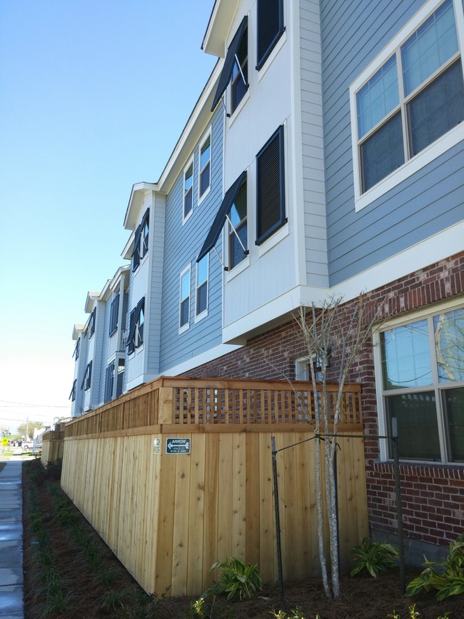 Marina Vista Apartments For Rent in Metairie, LA