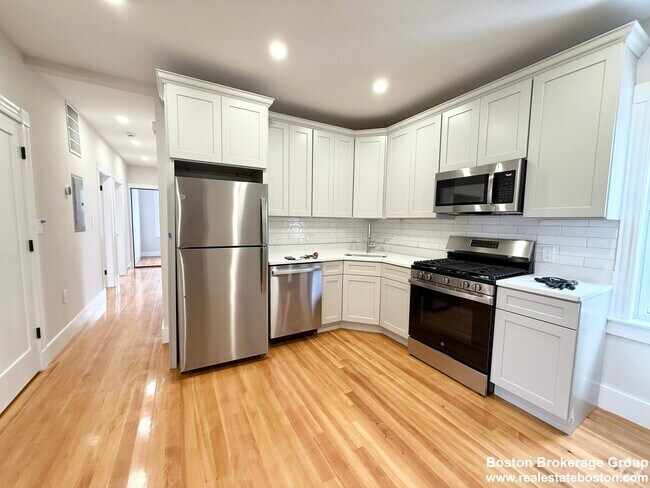 Building Photo - 36 Raven St Unit 2 Rental