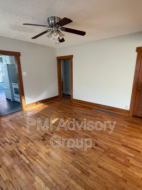 Photo - 1241 SW Macvicar Ave