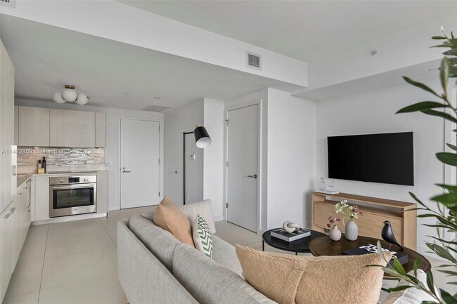 Photo - 501 NE 31st St Unidad 3409