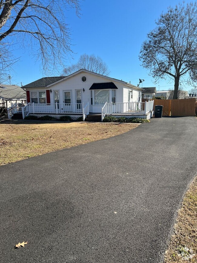 Building Photo - Beautiful 3bd 2 bath by the Water Rental