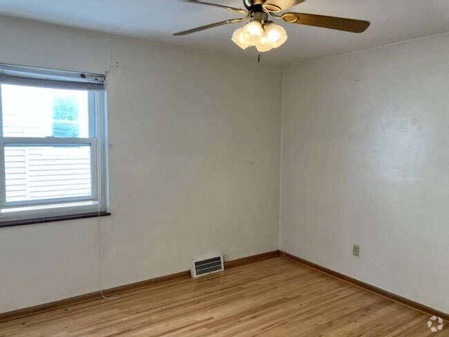 Building Photo - 14238 Athens Ave Unit Lakewood West Rental