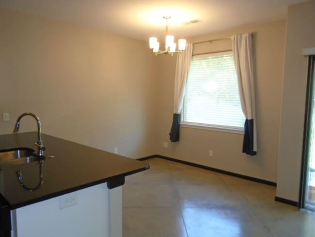 Photo - 1421 Paddington Cir