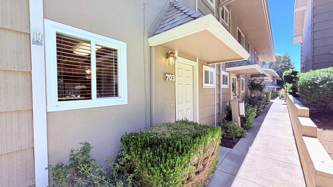 Building Photo - 394 Ilo Ln