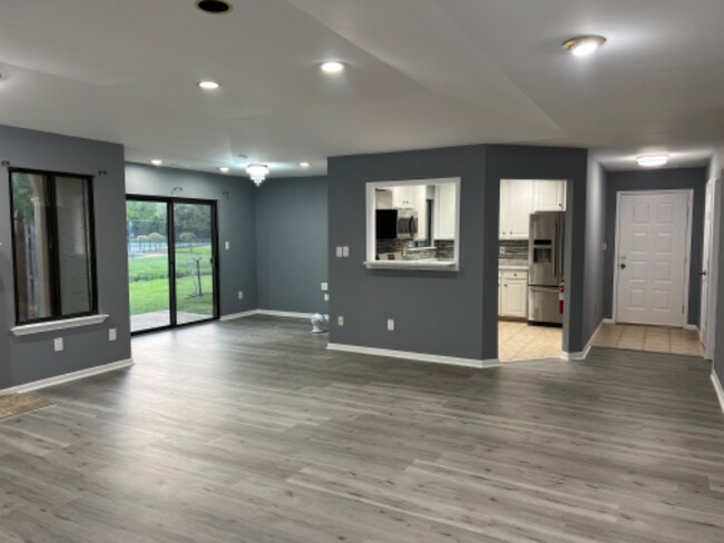 Photo - 107 Gate House Ln