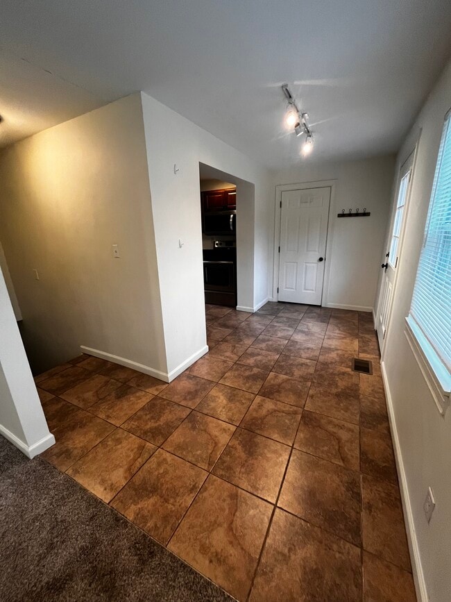 Photo - 137 Wrenwood Ln