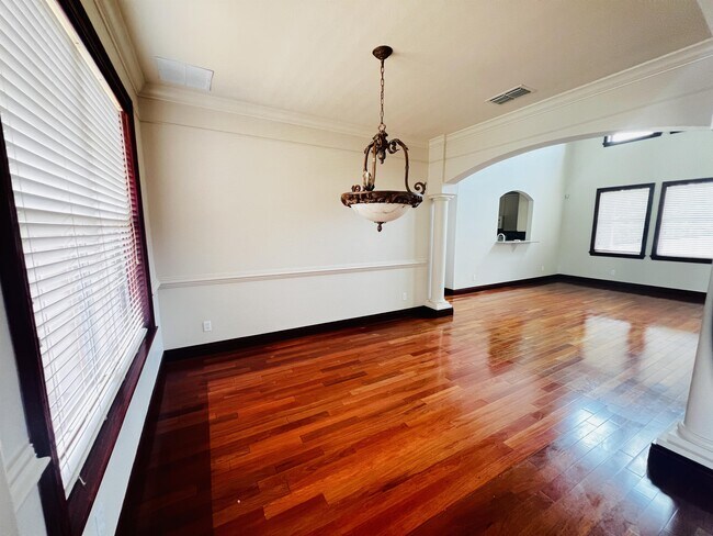 Photo - 2831 Paige Dr