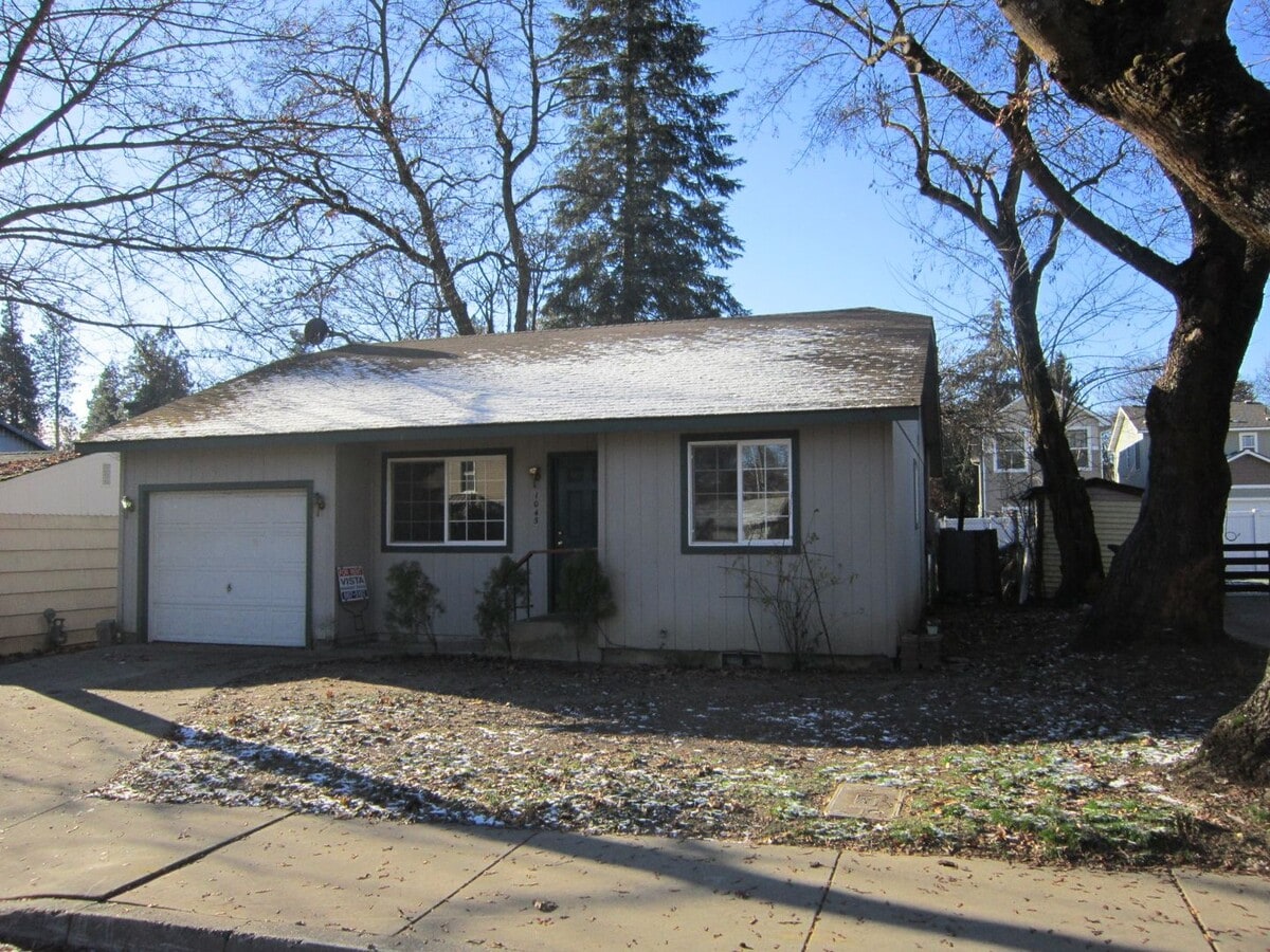 Charming Downtown CDA Home - Charming Downtown CDA Home