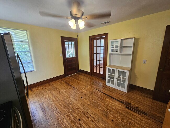 Photo - 644 E College Ave