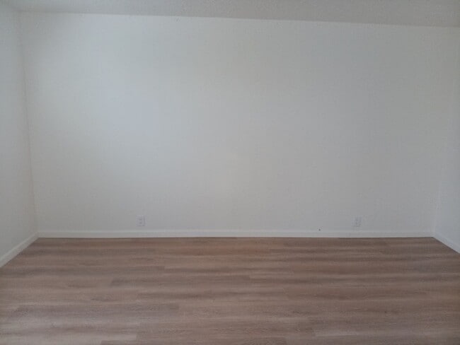 Photo - Charming 2-bedroom, 1-bathroom! Showings available NOW!