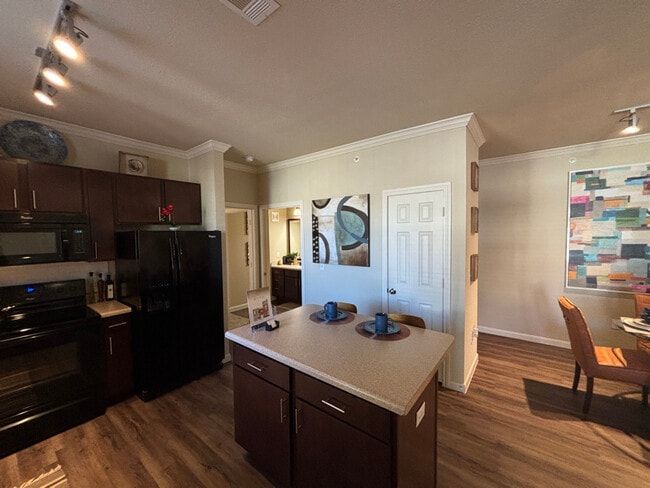 Building Photo - 1811 Medical Pkwy Unit a3