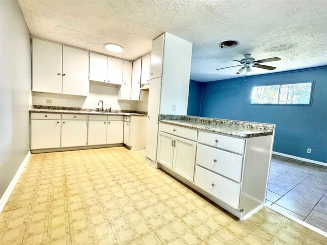 Photo - 425 E Park Dr