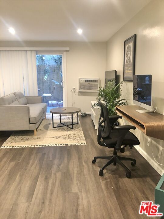 Photo - 1261 Laurel Ave Unit 21