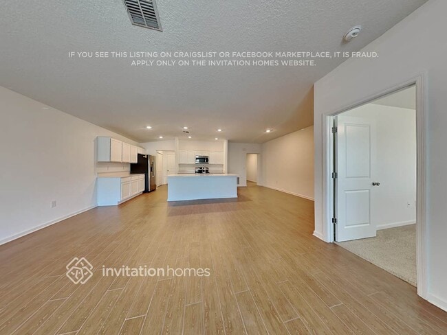 Photo - 925 Caitlin Loop