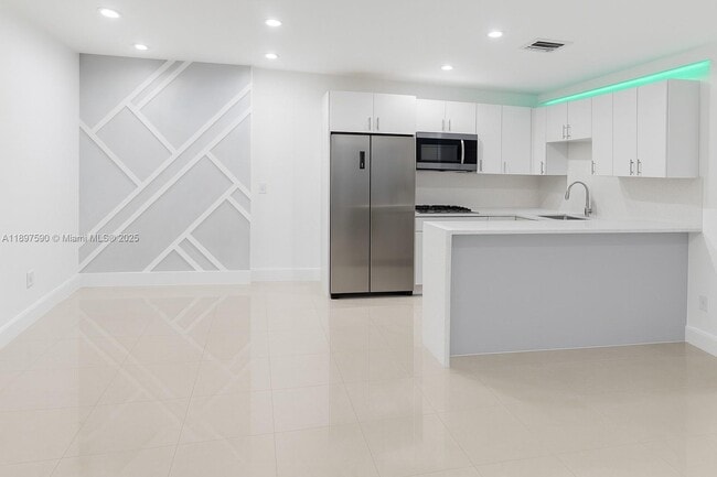 Photo - 845 NW 2nd St