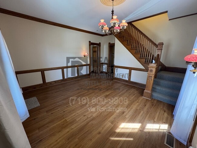 Photo - 512 W 10th St