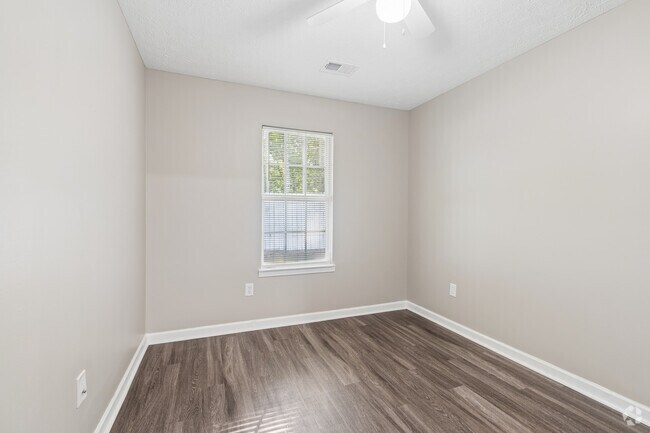 2BR, 2BA - 965SF - Second Bedroom