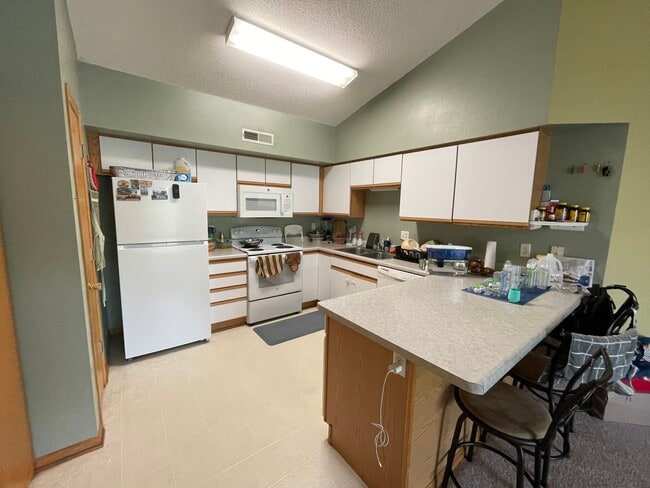 Photo - 2266 Holiday Rd