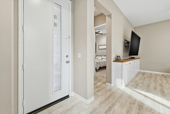 Photo - 155 Spectacle